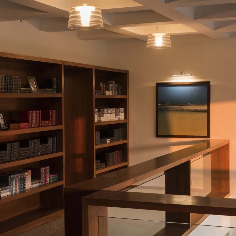 D60 - 5899 Sqft - Customised library overlooking the living room